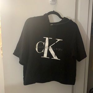 Cropped short sleeved Calvin Klein hoodie!